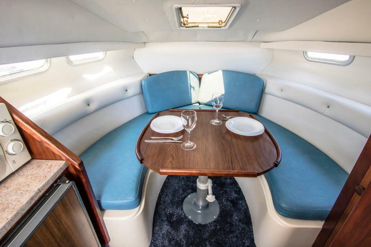 فندق Cozy Boat To Unwind By The Ocean بْوُرتو كاليرو المظهر الخارجي الصورة