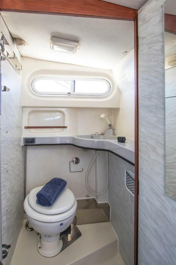فندق Cozy Boat To Unwind By The Ocean بْوُرتو كاليرو المظهر الخارجي الصورة