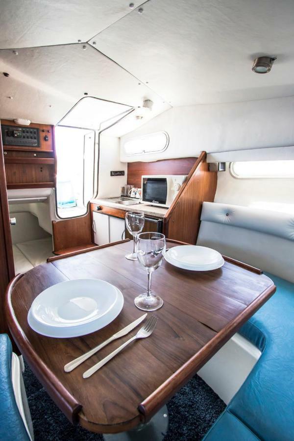 فندق Cozy Boat To Unwind By The Ocean بْوُرتو كاليرو المظهر الخارجي الصورة