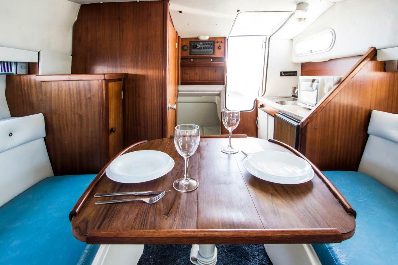 فندق Cozy Boat To Unwind By The Ocean بْوُرتو كاليرو المظهر الخارجي الصورة