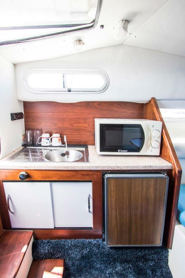 فندق Cozy Boat To Unwind By The Ocean بْوُرتو كاليرو المظهر الخارجي الصورة